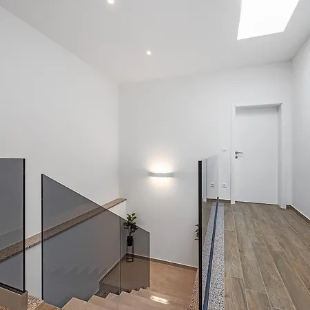 Pinus - Private Pool, Jacuzzi, Game 波雷奇