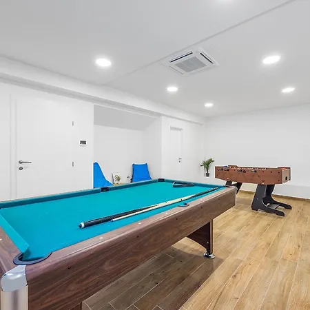 Pinus - Private Pool, Jacuzzi, Game 别墅 波雷奇