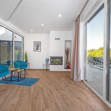 Pinus - Private Pool, Jacuzzi, Game 别墅