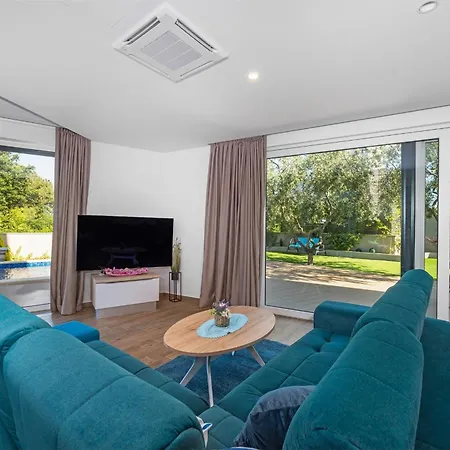 别墅 Pinus - Private Pool, Jacuzzi, Game