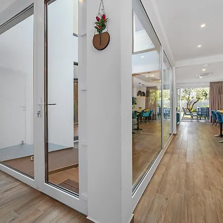 Pinus - Private Pool, Jacuzzi, Game 别墅