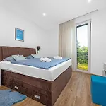 别墅 Pinus - Private Pool, Jacuzzi, Game