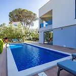 Pinus - Private Pool, Jacuzzi, Game 别墅