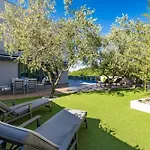 Pinus - Private Pool, Jacuzzi, Game 别墅 *