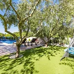 别墅 Pinus - Private Pool, Jacuzzi, Game 波雷奇