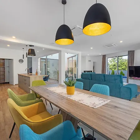 Pinus - Private Pool, Jacuzzi, Game Porec