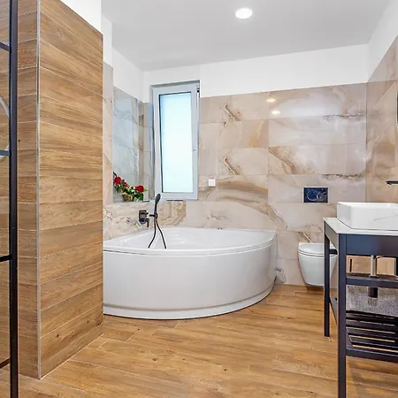 Pinus - Private Pool, Jacuzzi, Game