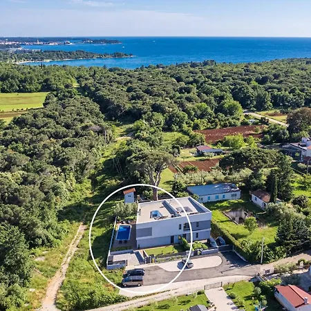 Villa Pinus - Private Pool, Jacuzzi, Game *