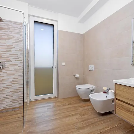 Pinus - Private Pool, Jacuzzi, Game فيلة *