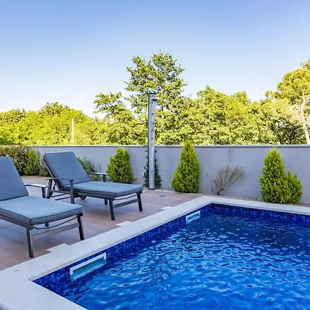 Pinus - Private Pool, Jacuzzi, Game Poreč