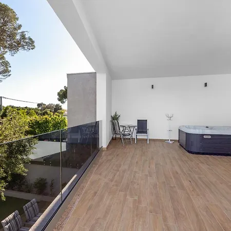 Pinus - Private Pool, Jacuzzi, Game فيلة *