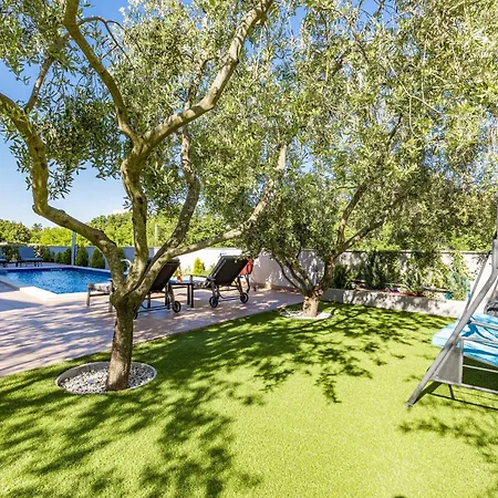 فيلة Pinus - Private Pool, Jacuzzi, Game بوريتش