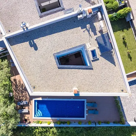 Villa Pinus - Private Pool, Jacuzzi, Game *