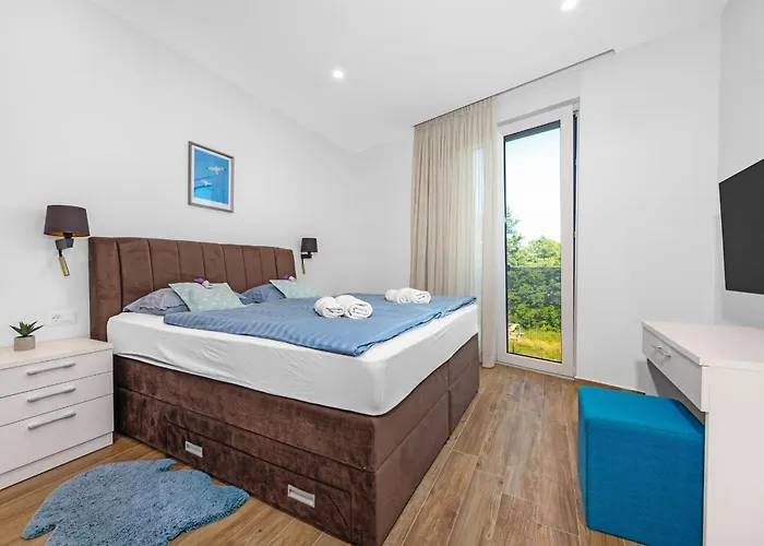 Villa Pinus - Private Pool, Jacuzzi, Game