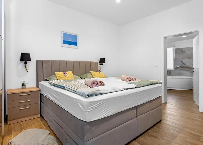 Villa Pinus - Private Pool, Jacuzzi, Game