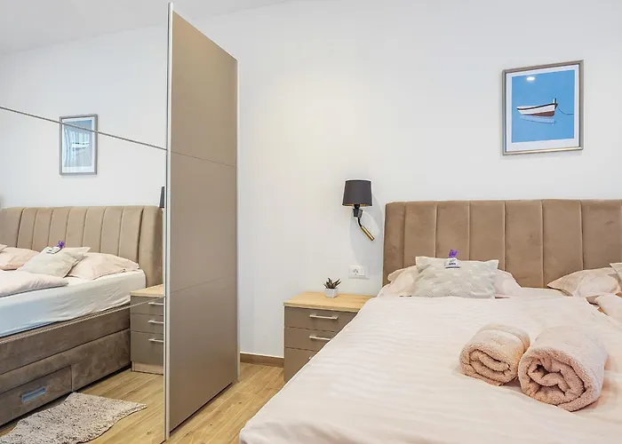 Pinus - Private Pool, Jacuzzi, Game Villa *