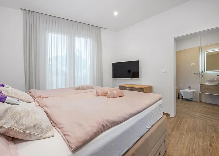 Pinus - Private Pool, Jacuzzi, Game Villa Poreč