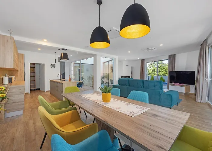 Pinus - Private Pool, Jacuzzi, Game Poreč