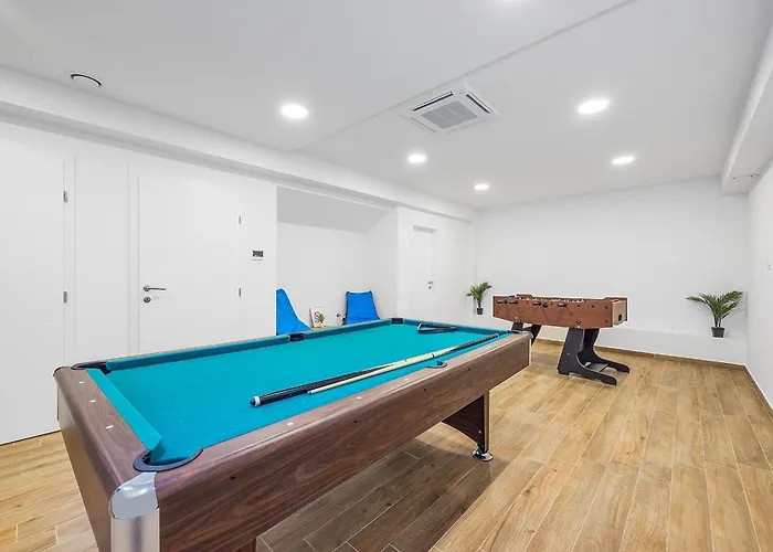 Pinus - Private Pool, Jacuzzi, Game Вилла Пореч