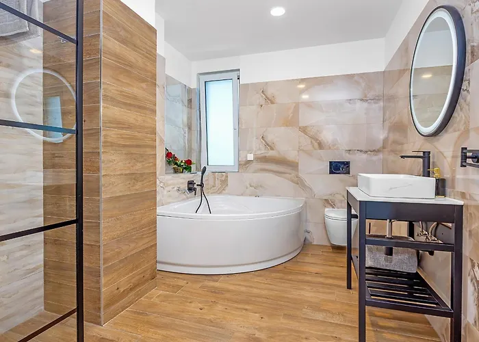 Pinus - Private Pool, Jacuzzi, Game