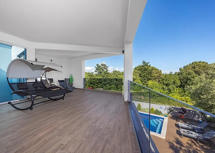 Pinus - Private Pool, Jacuzzi, Game Villa