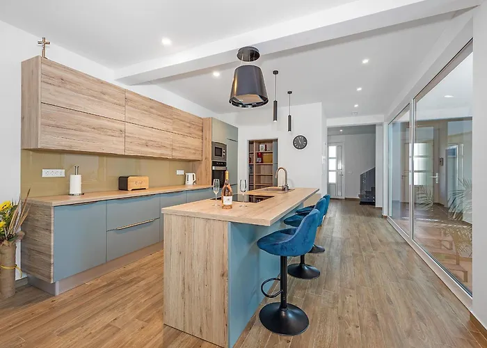 Pinus - Private Pool, Jacuzzi, Game Villa