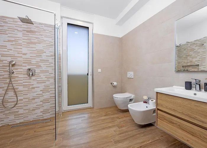 Pinus - Private Pool, Jacuzzi, Game Villa *