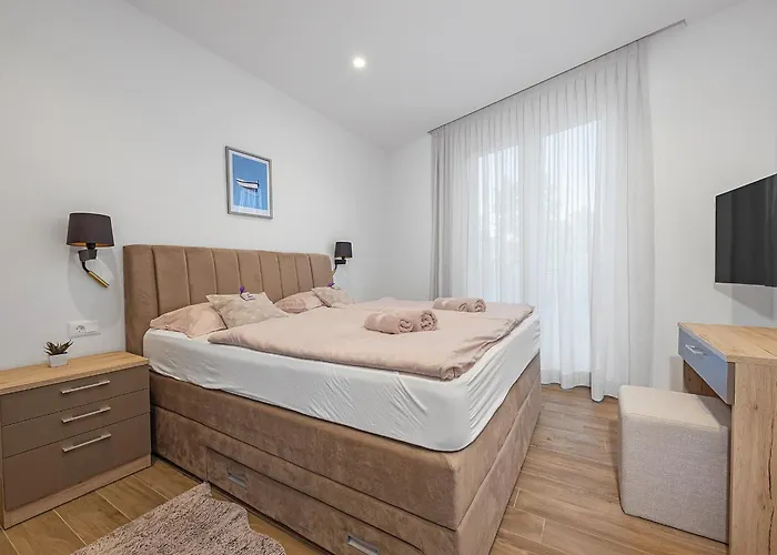 Pinus - Private Pool, Jacuzzi, Game *