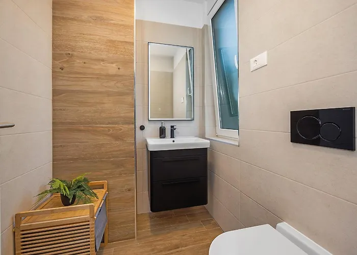 Pinus - Private Pool, Jacuzzi, Game Villa