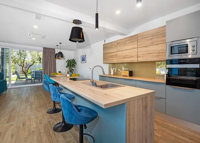 Villa Pinus - Private Pool, Jacuzzi, Game *