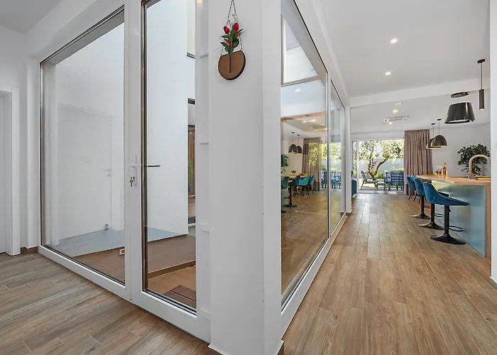 Pinus - Private Pool, Jacuzzi, Game Villa