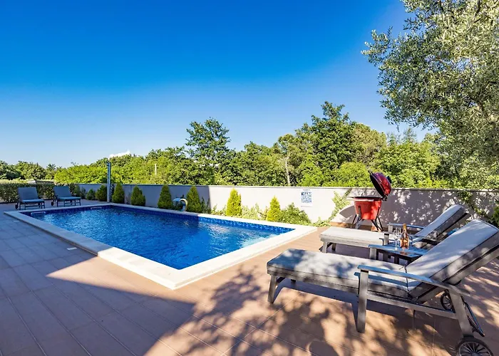 Вилла Pinus - Private Pool, Jacuzzi, Game *