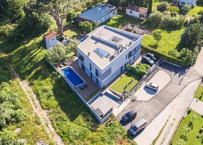 Pinus - Private Pool, Jacuzzi, Game * Пореч