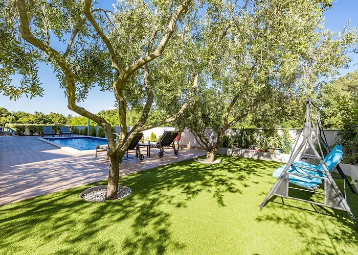 Вилла Pinus - Private Pool, Jacuzzi, Game Пореч