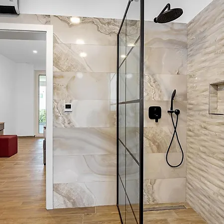 Villa Pinus - Private Pool, Jacuzzi, Game