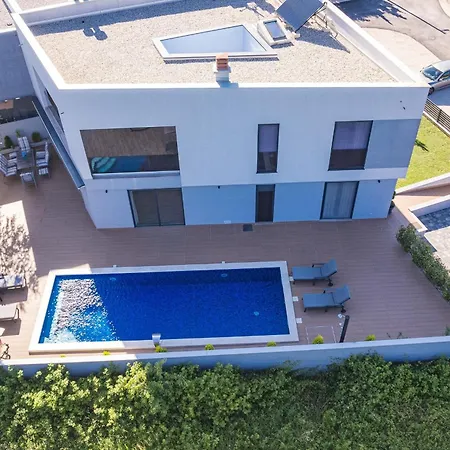 Pinus - Private Pool, Jacuzzi, Game Villa *